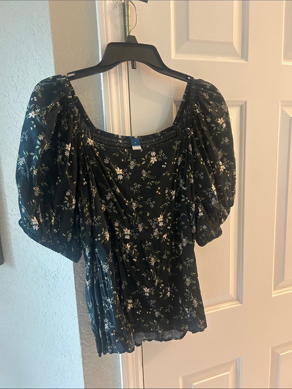 Old Navy Black Floral Puff-Sleeve Blouse